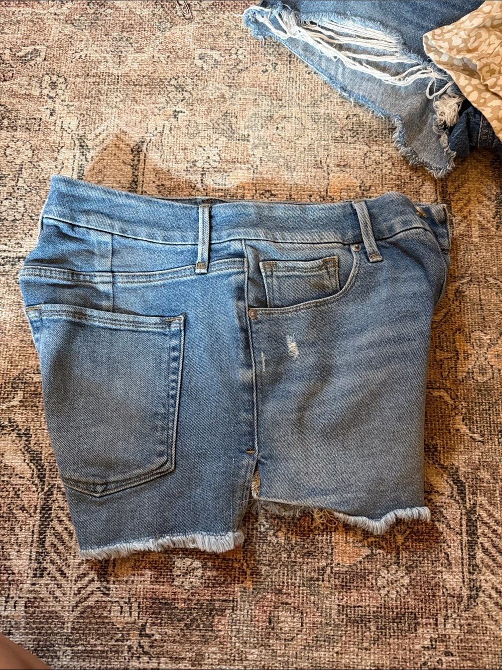Good American Medium Blue Distressed Frayed Hem Denim Shorts - Picture 4 of 4